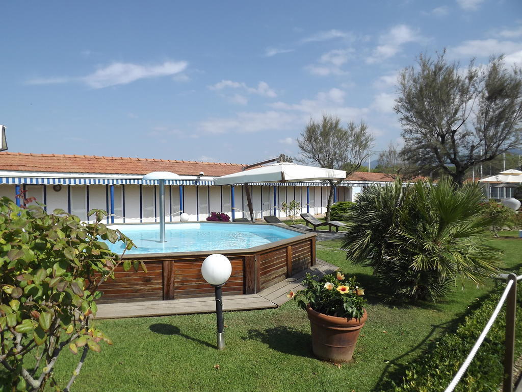 Bed & Breakfast Venezia Marina Di Carrara Exterior photo