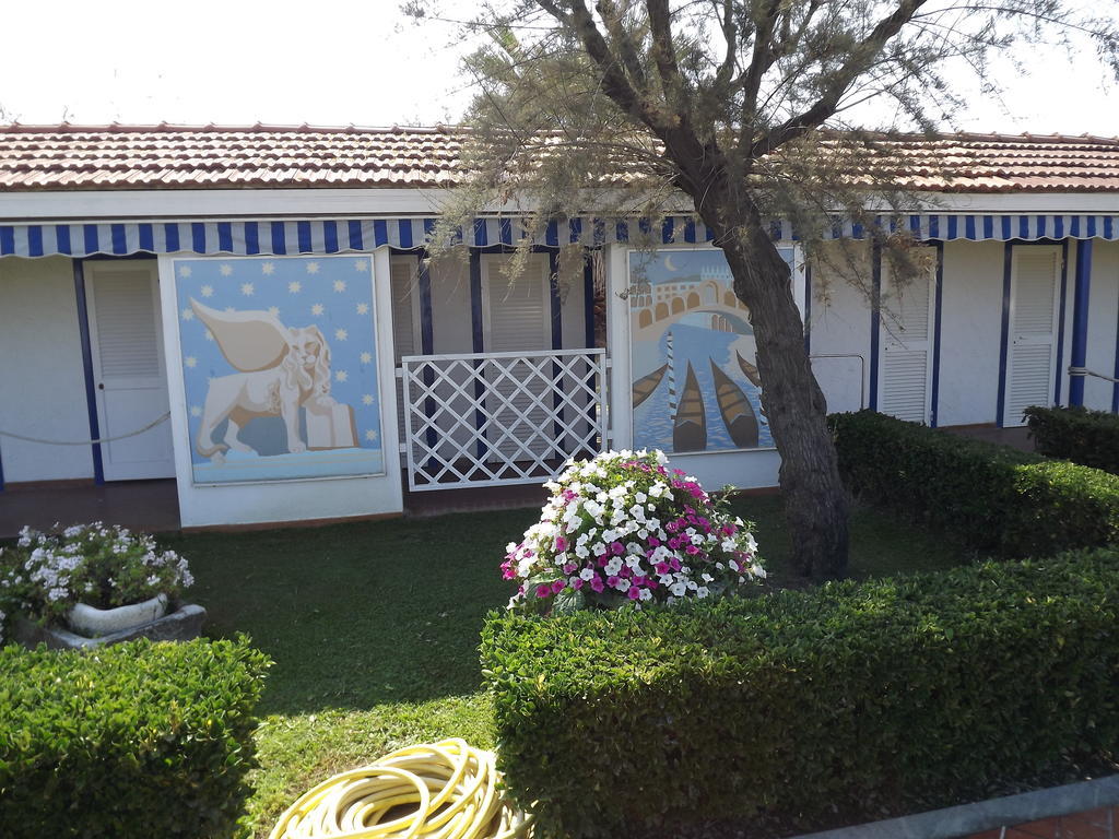 Bed & Breakfast Venezia Marina Di Carrara Exterior photo